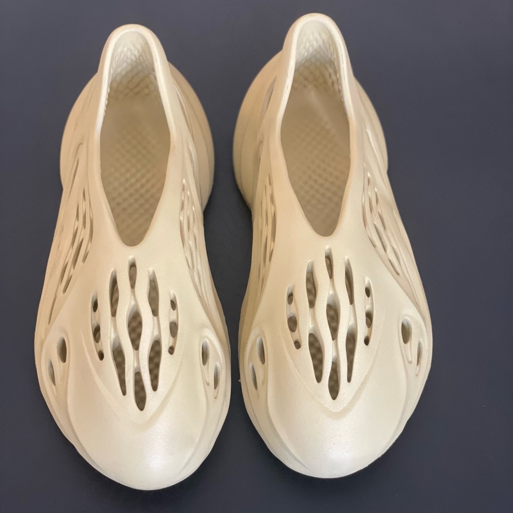 Yeezy Foam Runner Sulfur